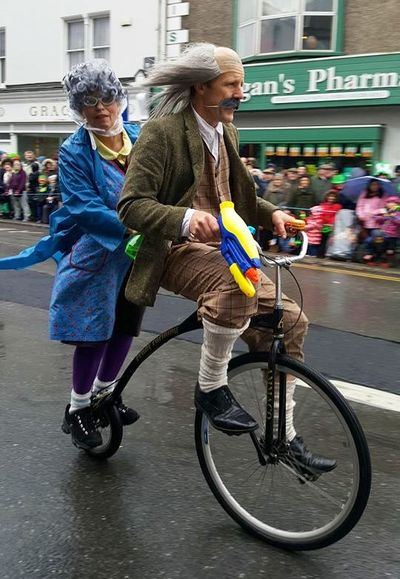 Walkabout entertainment